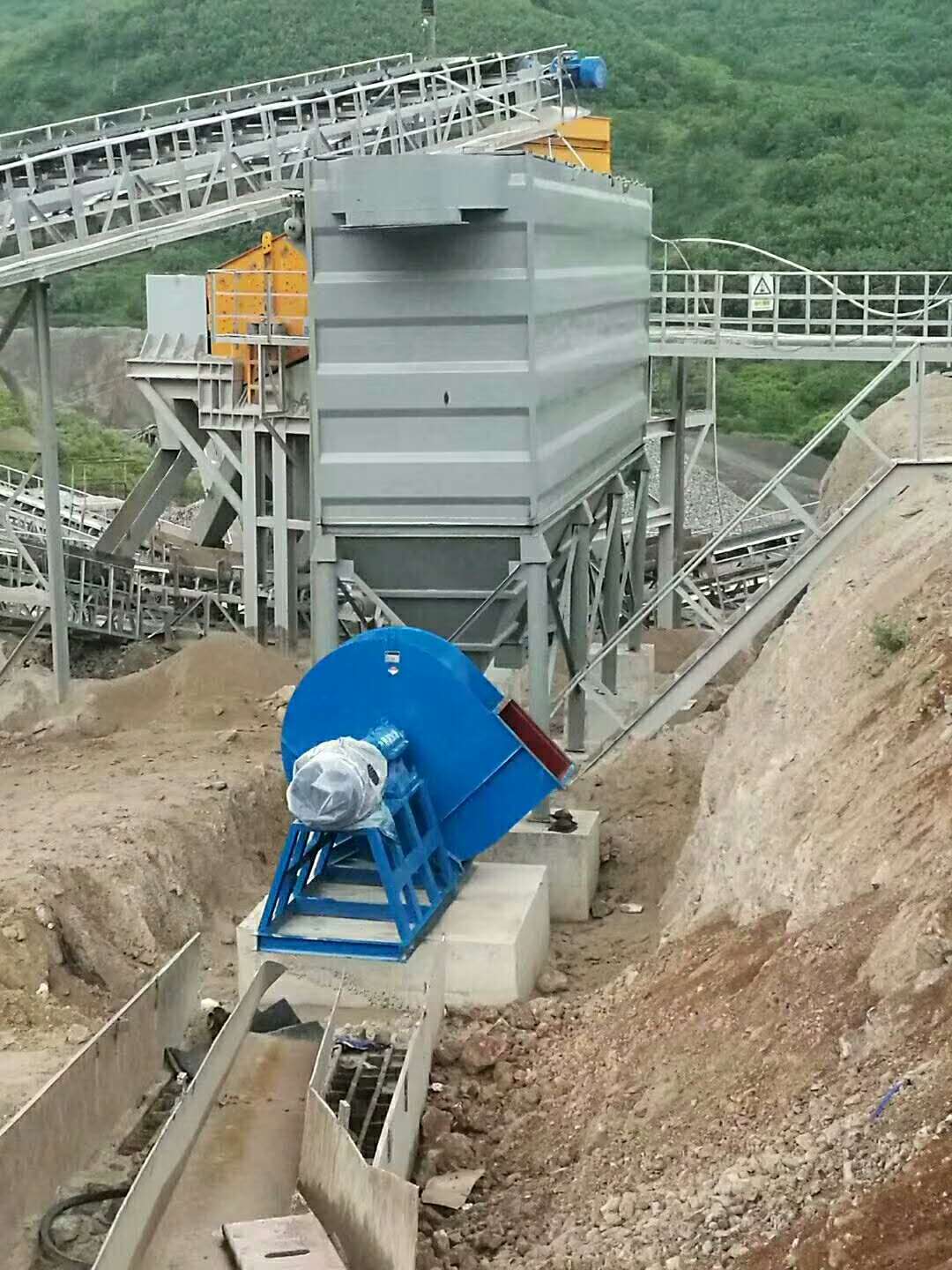 山東礦山破碎除塵器及振動(dòng)篩布袋除塵器